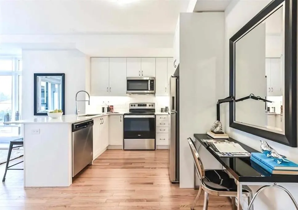 Luxe Toronto Townhome, Rooftop Terrace, Parking 0*,
