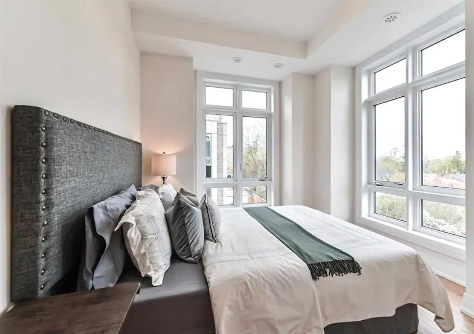 Luxe Toronto Townhome, Rooftop Terrace, Parking 0*,  Canadá