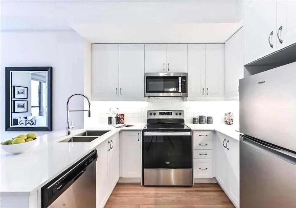 Luxe Toronto Townhome, Rooftop Terrace, Parking