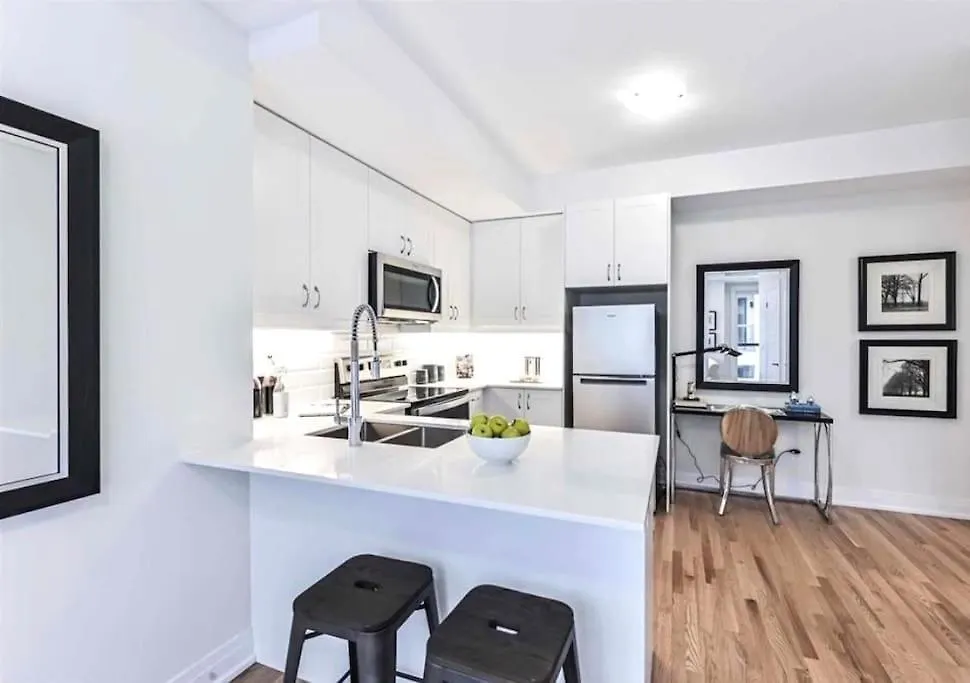Luxe Toronto Townhome, Rooftop Terrace, Parking