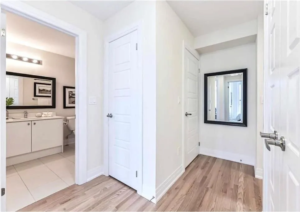 Luxe Toronto Townhome, Rooftop Terrace, Parking Canada