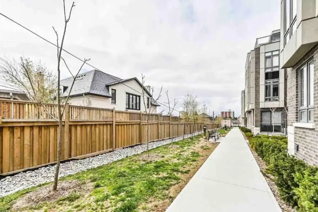 Apartment Luxe Toronto Townhome, Rooftop Terrace, Parking