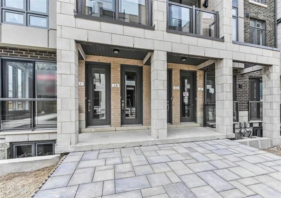 Luxe Toronto Townhome, Rooftop Terrace, Parking