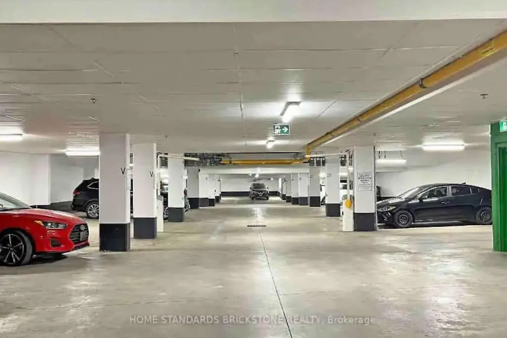 Luxe Toronto Townhome, Rooftop Terrace, Parking Canada