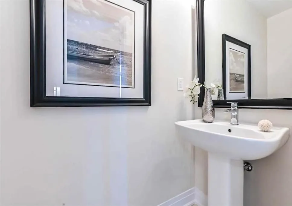 Apartment Luxe Toronto Townhome, Rooftop Terrace, Parking Canada